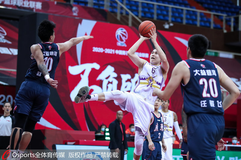 爱游戏入口-包含天山鲸鲨队鏖战洞庭黑豹队，摔跤巡回赛险胜，核心复出即建功。外援联手发威的词条