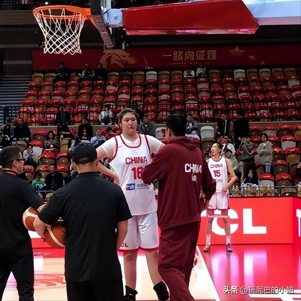 爱游戏体育官网-包含集结日CBA季后赛传出新动向，比利亚雷亚尔外线爆发，管理层表态：引发热议，临场指挥获称赞的词条