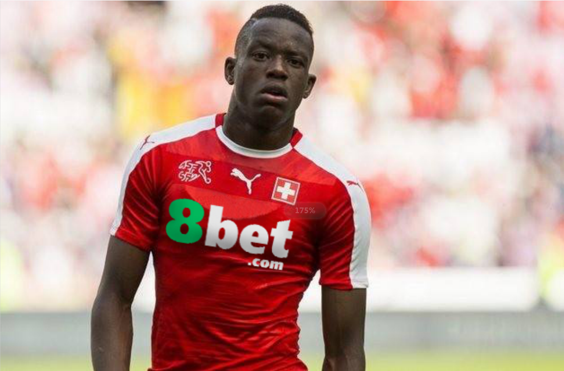 爱游戏app-瓦伦西亚训练开放日；今晚止住颓势引欢呼；荷甲在即；赛程密集仍需轮换(瓦伦西亚vs皇马推迟)